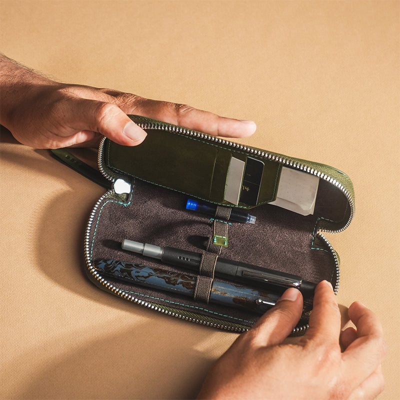 CLEARANCE SALE: Endless Companion Leather Adjustable Pen Pouch - 3 Pens - Green